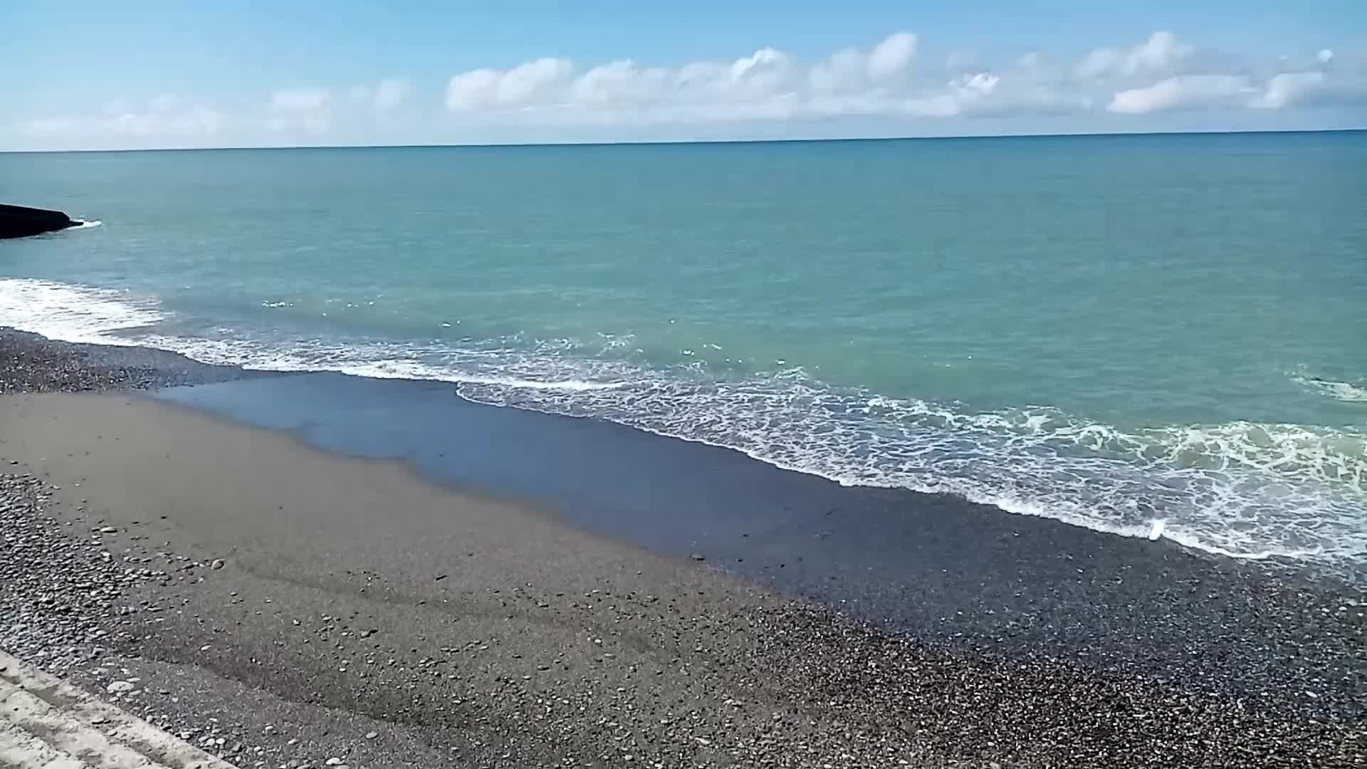 море в адлере в августе