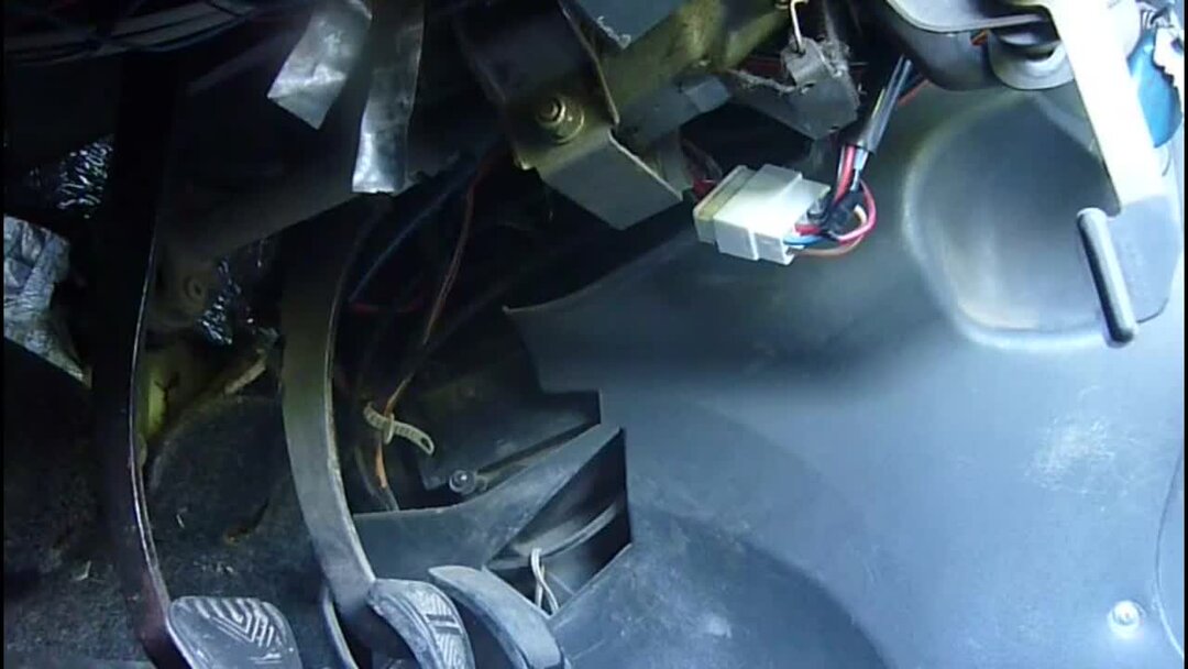 Как проверить замок зажигания, не снимая, быстро. Если не крутит ...