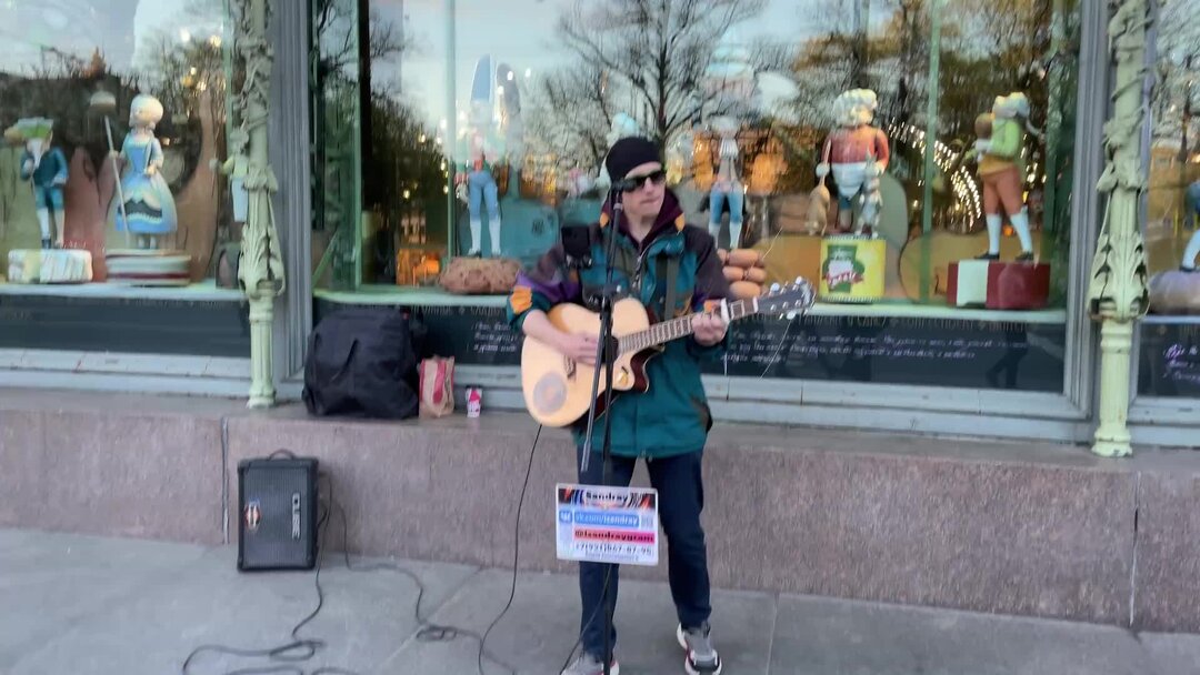 Кто поет трек стеклянная. Танцы мы устроим танцы нло. Nlo группа танцы. Nlo группа танцы. Мы устроим танцы крутишься в пространстве песня.