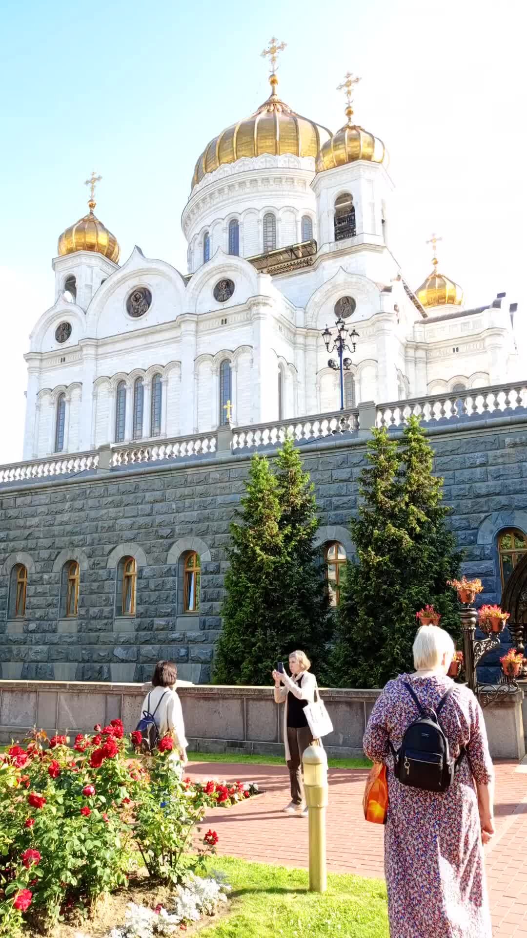 Парк у храма Христа Спасителя Москва