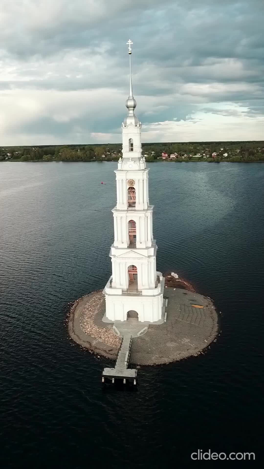 Затопленная колокольня в Калязине