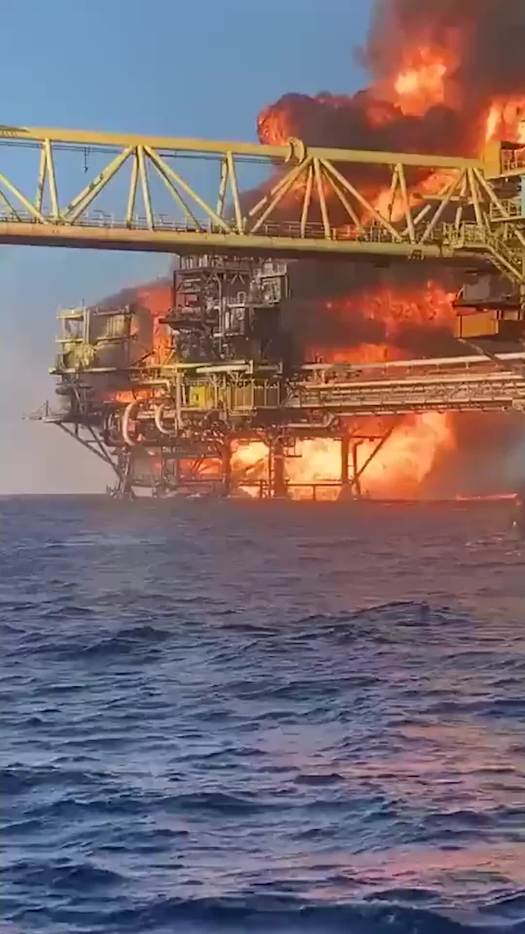 На нефтяной платформе мексиканской госкомпании Pemex в Мексиканском заливе