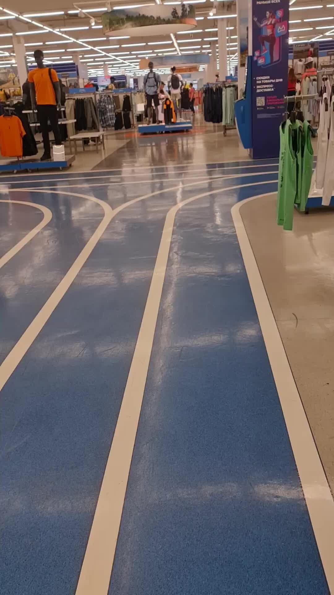 Авант СТО | Просто полы в спортмастере😁 только маляр может на это ...