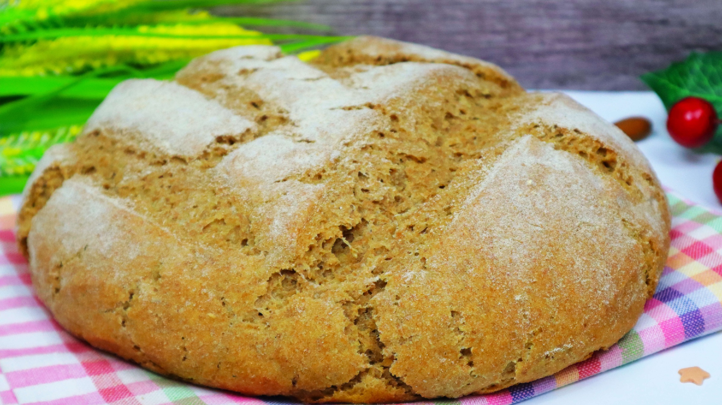 Хлеб из цельнозерновой муки. Полбяной хлеб. Пита из цельнозерновой муки. Полбяной хлеб фото.