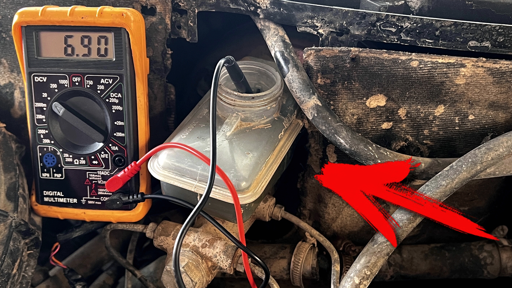 Проверка тормозной жидкости мультиметром. Тестер тормозной жидкости, мультиметром. Как проверить тормозную жидкость мультиметром. Мультиметр вольтметр. Тестер тормозной жидкости.