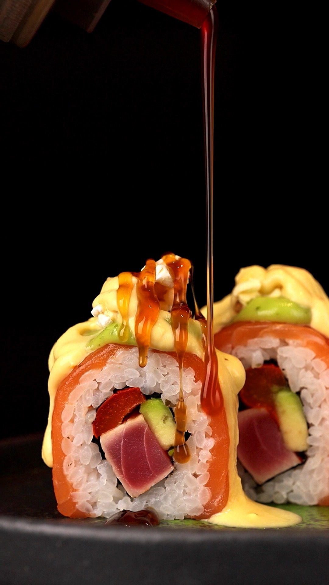 Sushi cocktails москва. ЦУНАМИ роллы. Tsunami sushi Cocktails. Татаки лосось/тунец. Ролл Амиго.