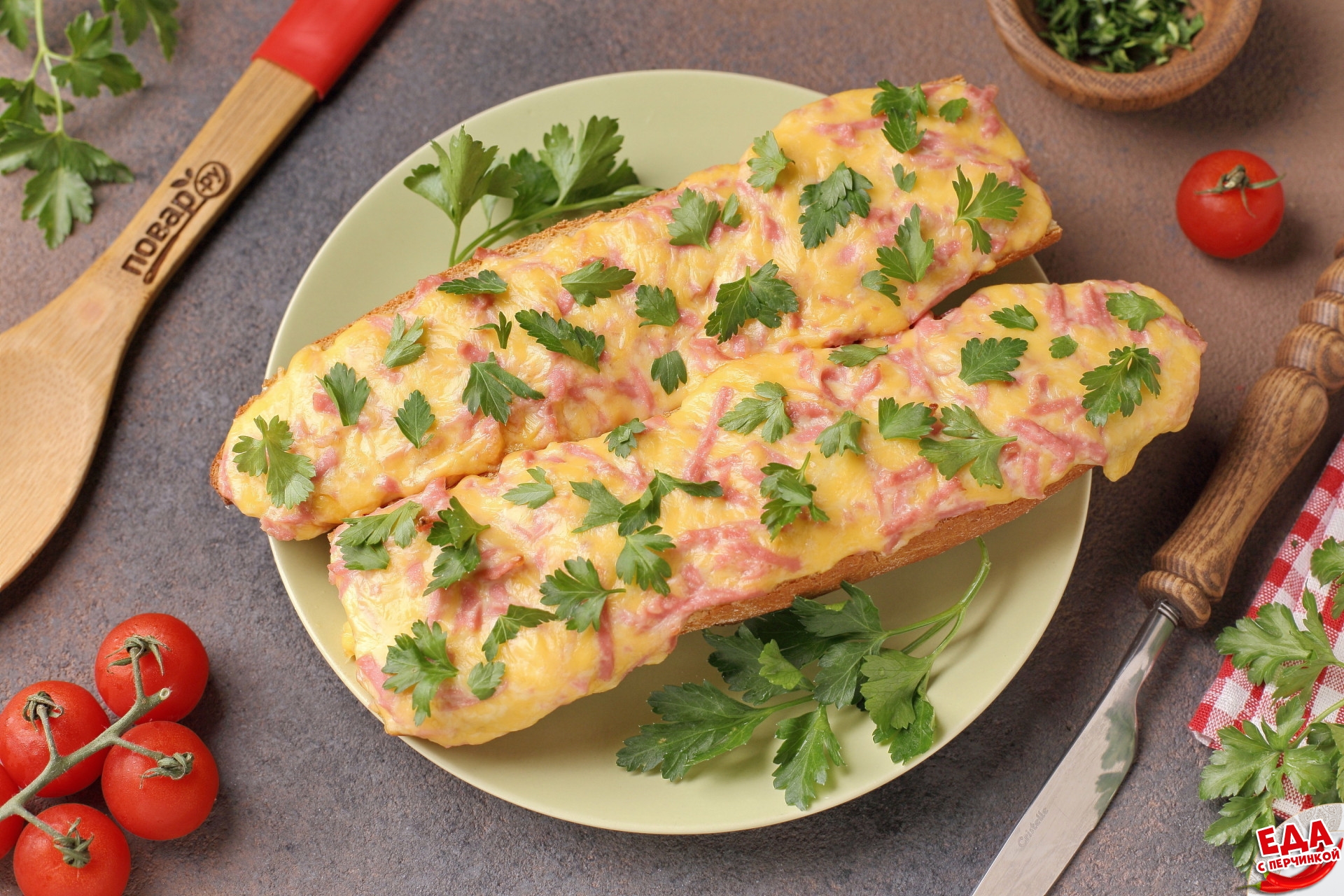 как приготовить багет с сыром. хлеб с чесноком и зеленью в духовке. как приготовить багет с сыром. хлеб с чесноком. мини багет с сыром.