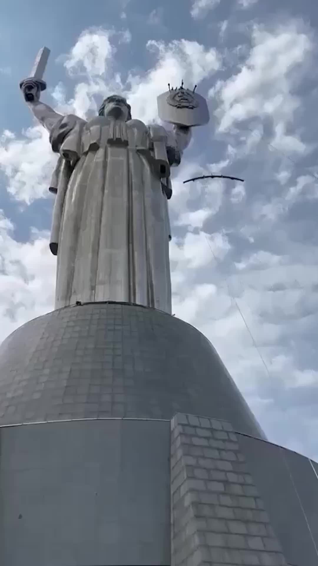 памятник родина мать в москве