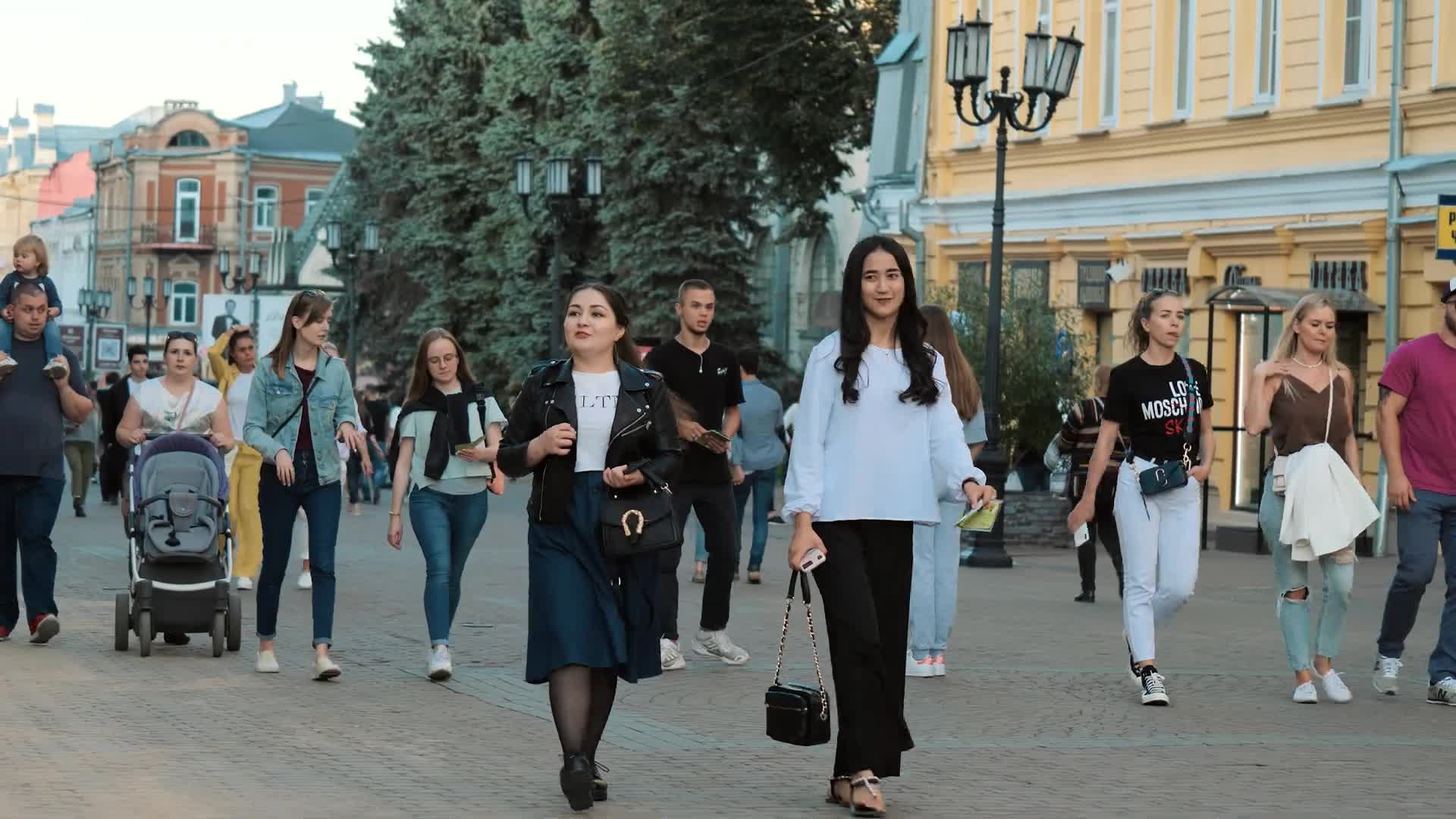 Прогулки по дзену. Русские девушки на улице. Русская 12 летняя девушка летом в городе