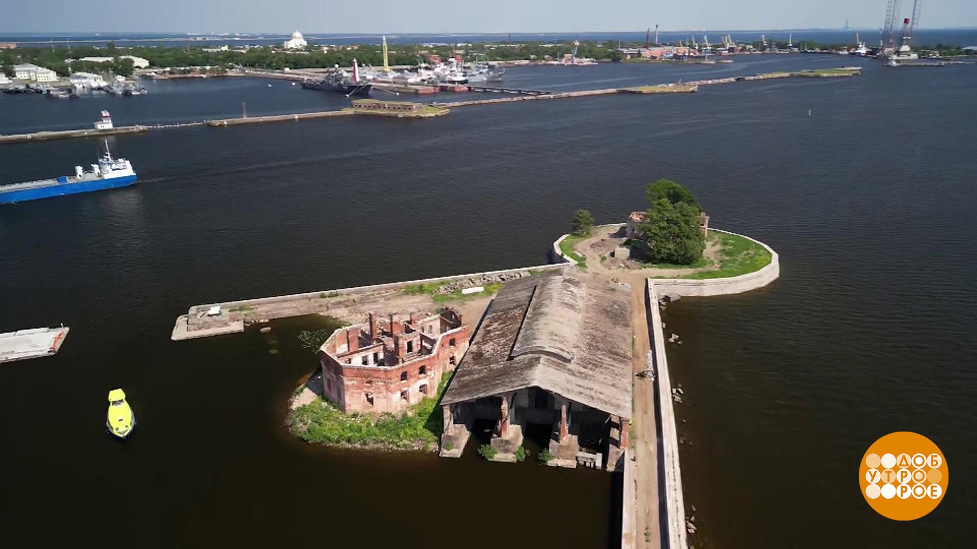 Спб кронштадт по воде. Кронштадт Санкт-Петербург остров Фортов. Чумной Форт в Кронштадте. Кронштадтская крепость Кронштадт.