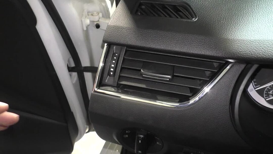 Ремонт правого воздуховода - Skoda Octavia Combi A5 Mk2, 1,4 л, 2012 года поломк