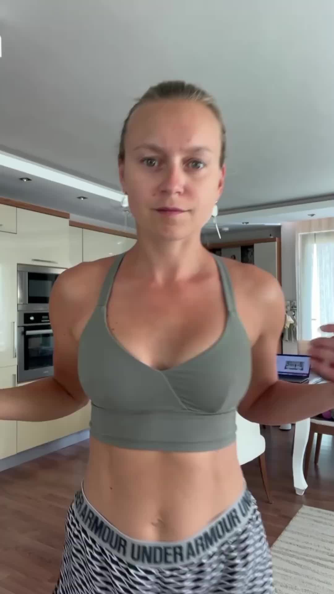 Маша блинова фитнес. Фитнес модели. Мускул гёрл t-shorts. Muscular girl body.