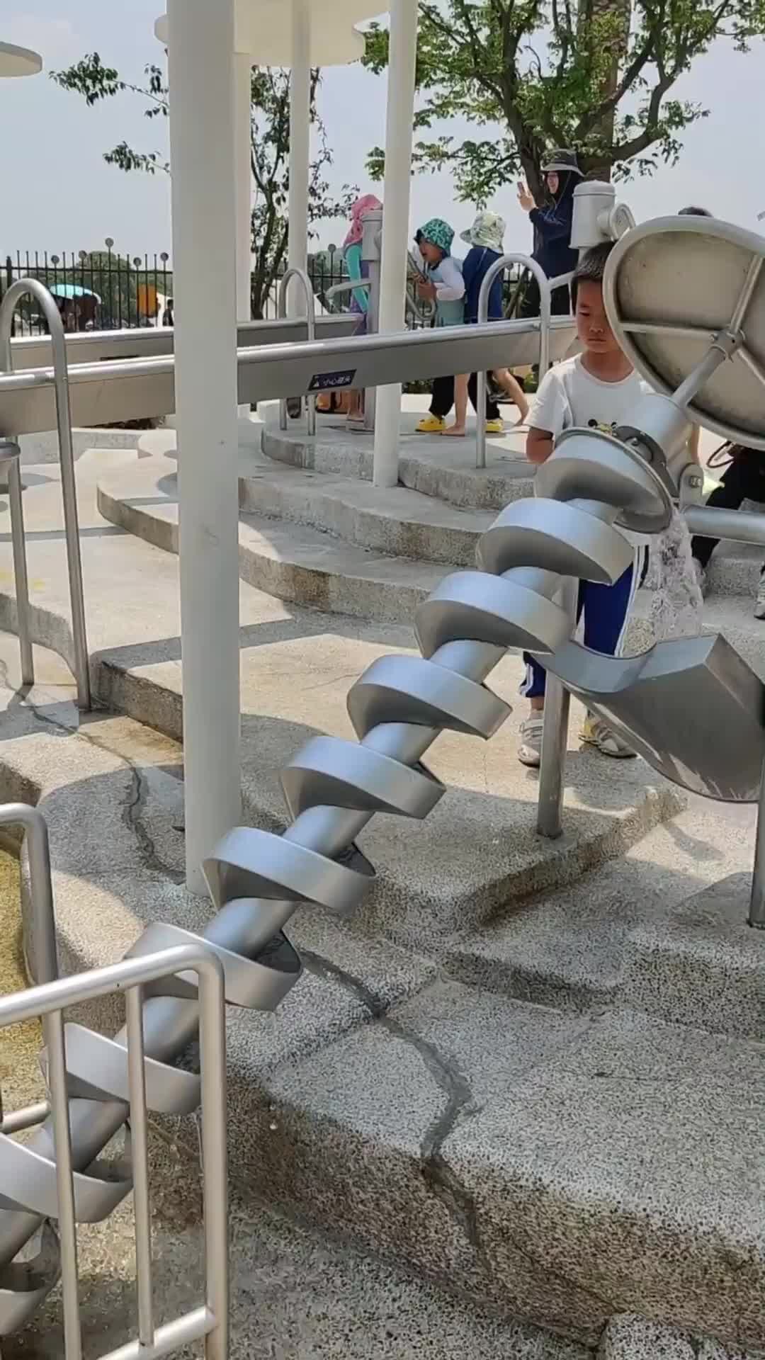 Дядя-СТЕМ | Архимедов винт в парке. | Дзен