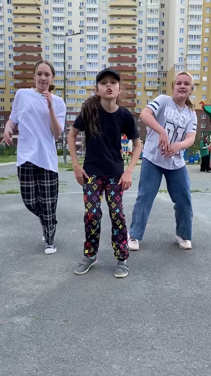 Танцор брейк данса. Танцы хип хоп. Игра хоп. Танцор брейк. Хоп хоп дживани текст на русском.