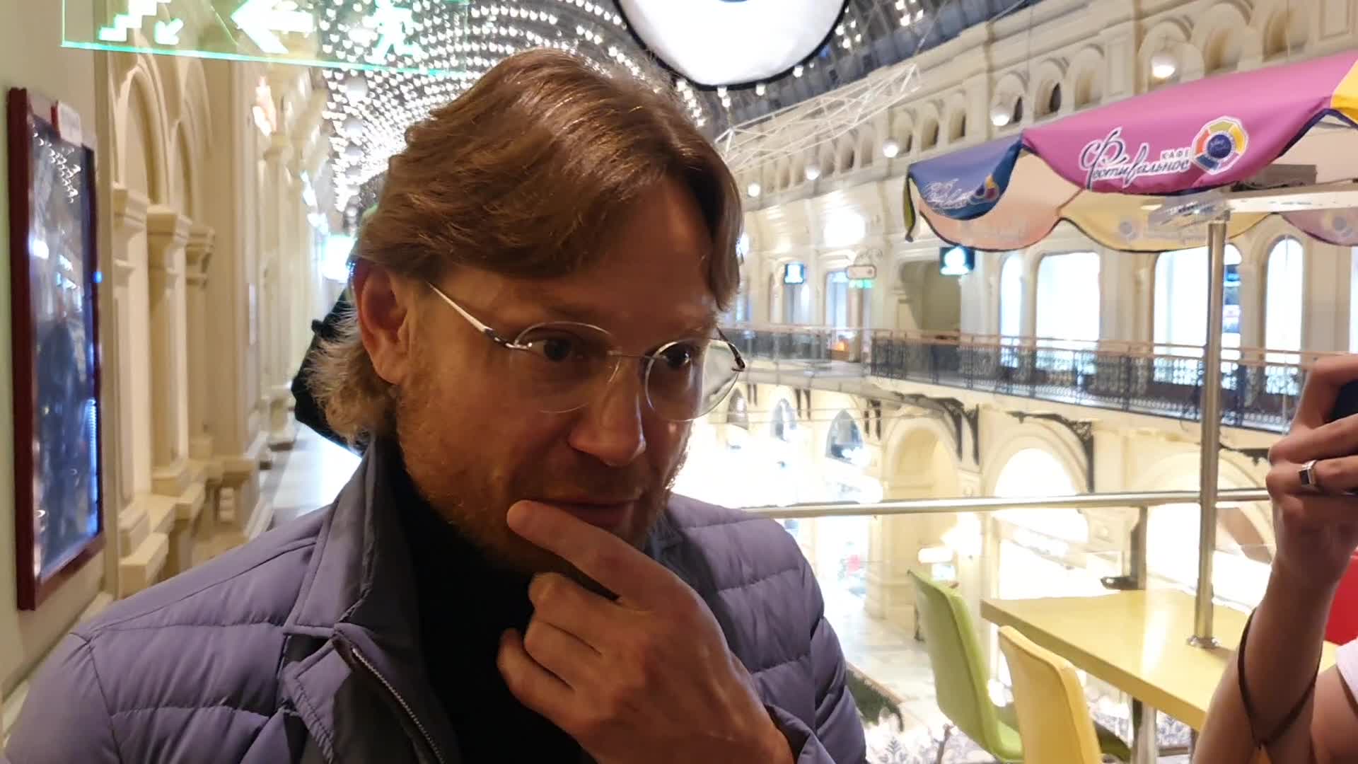 Две девушки беседуют. Владислав кетов. Доброе интервью. Беседа двух женщин. Доброе интервью.