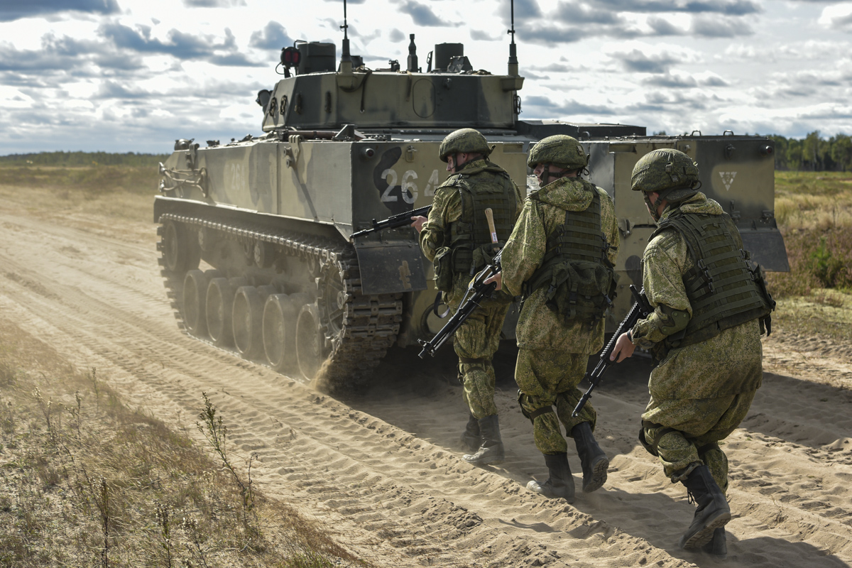 Военной дорогой называется. ВДВ учения 2020. Учения 76 дивизии ВДВ. Славянское братство 2020 учения. Военные учения 2020 в России.