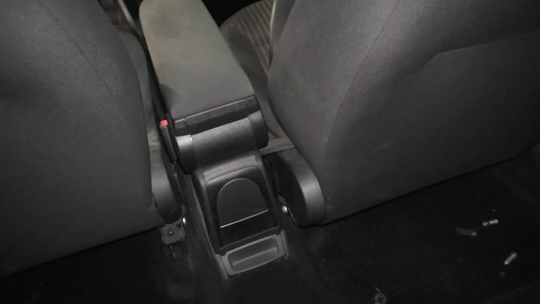 Как снять крышку подлокотника на поло седан Замена крышки подлокотника Volkswagen Polo Sedan, 1,6 л, 2015 года аксессуары