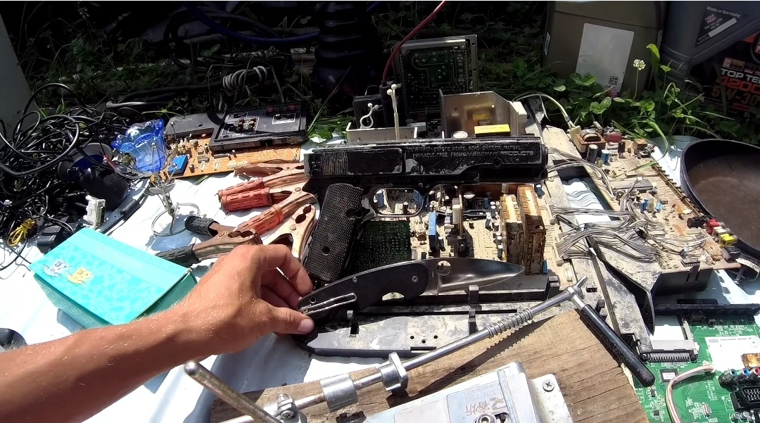 Вторсырье у моря краснодарский. Прессованный мусор. Находки с мусорки свалки помойки. Деревня телези мусорный бак. Вторсырье у моря краснодарский.