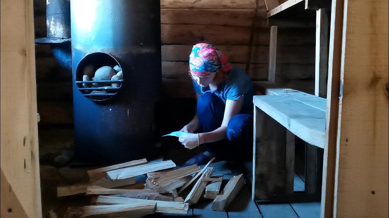 Какими дровами лучше топить печь в доме. Баня по черному с дымоходом. Инструкция по растопке бани. Как растопить печку сырыми дровами. Топим баню.