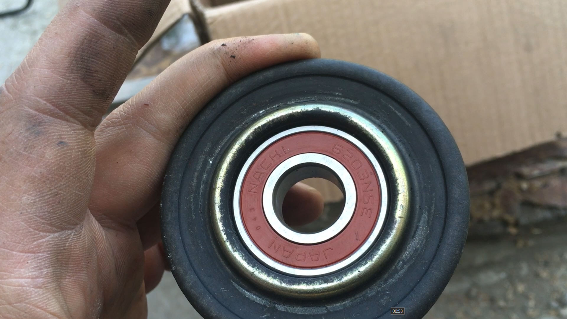 Подшипник паджеро спорт. Ролик натяжителя ремня кондиционера Mitsubishi Pajero Sport 6g72.