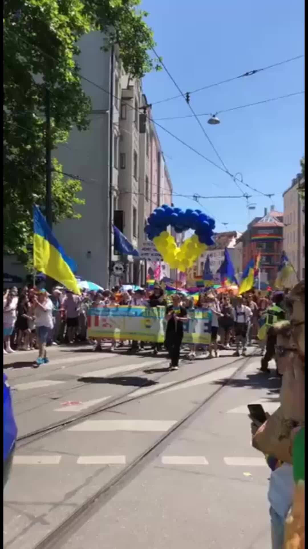 когда прошел гей парад на украине фото 33