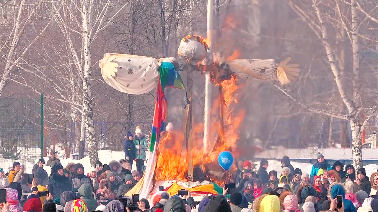 Проводы зимы в 2023 в прокопьевске. Митинг в прокопьевске. Наряд зимы на проводы зимы. Проводы зимы. Снежинки масленица.