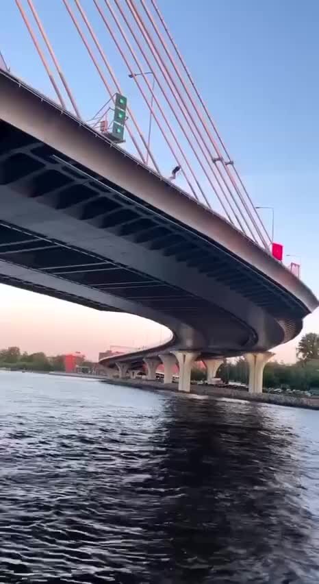 Питер терли. Мост влюбленных Тюмень. Мост Бетанкура в Санкт-Петербурге. Набережная Тюмень мост влюбленных.