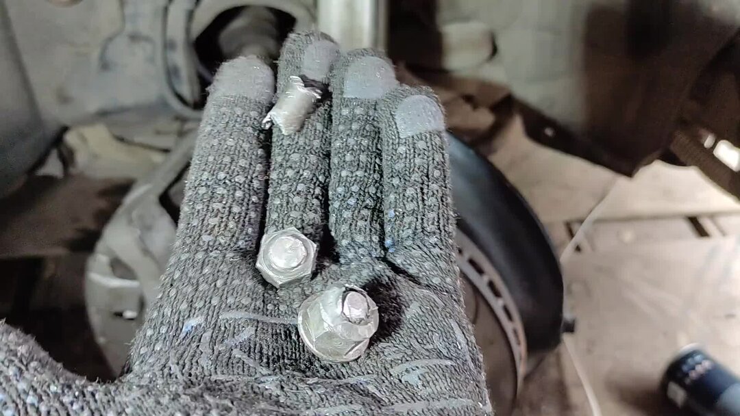 От медной смазки болты прикипают намертво - вместо нее использую другие ...