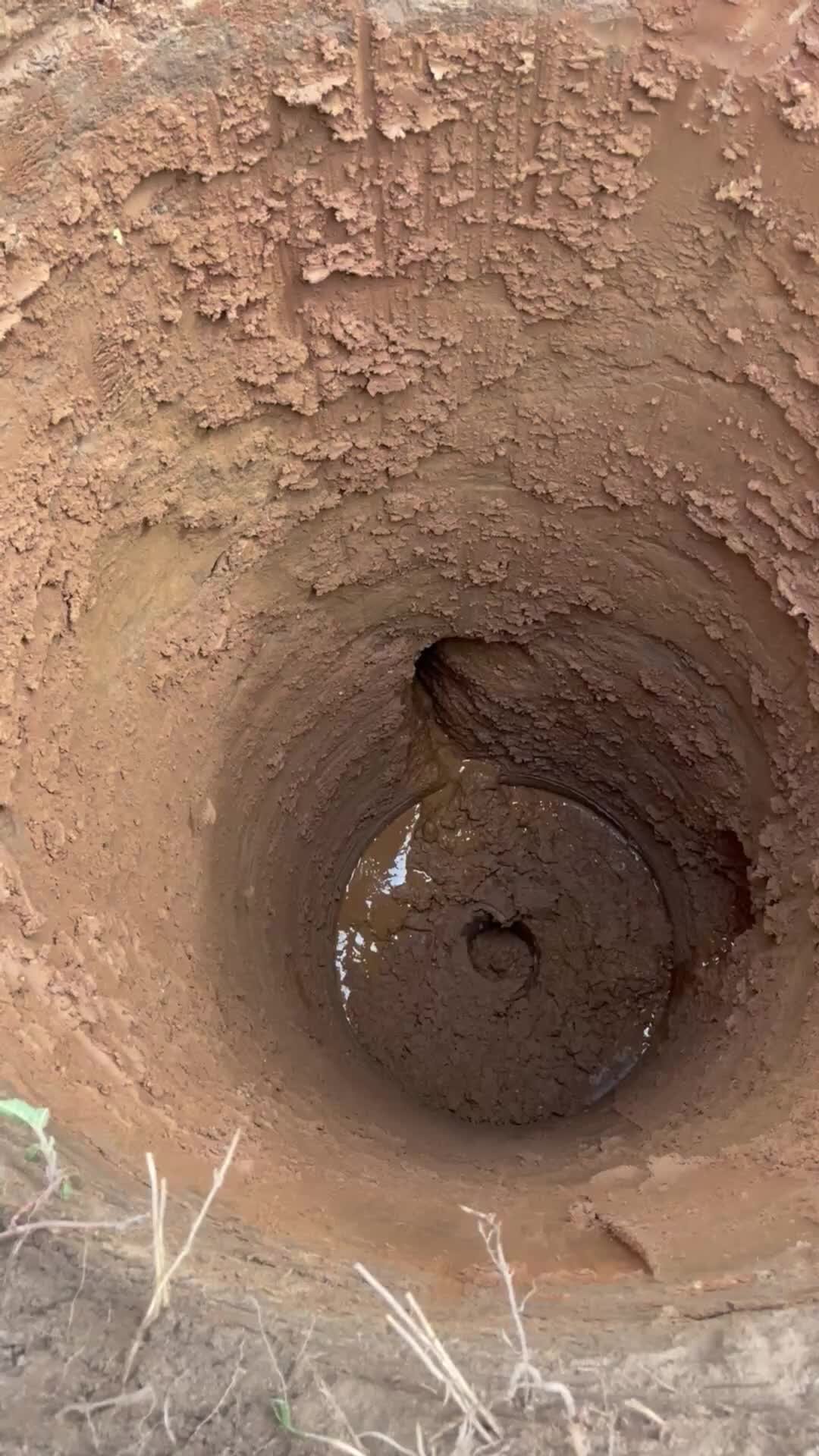 Плывун в скважине. Донный фильтр для колодца на плывуне. Плывун в колодце что это. Колодезный плывун. Плывун в колодце что делать.