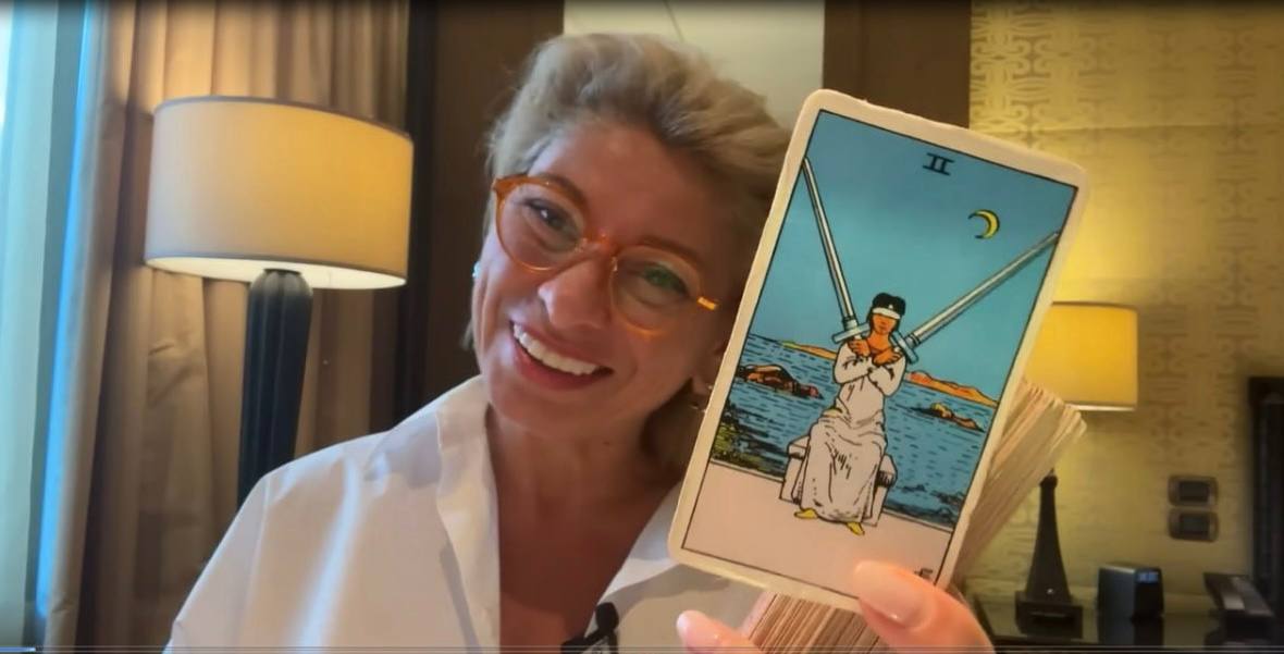 Марина андреева таро. Таро близнецы март 2022 анжела перл. Дева на июль 2023. Анжела перл таро февраль 2023 водолей. Анжела перл телец 2021.