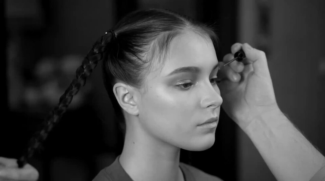 хрупкая природа. она умела видеть красоту в других даже. самое ценное в жизни человеческое тепло. восприятие фото. восприятие мира фото.