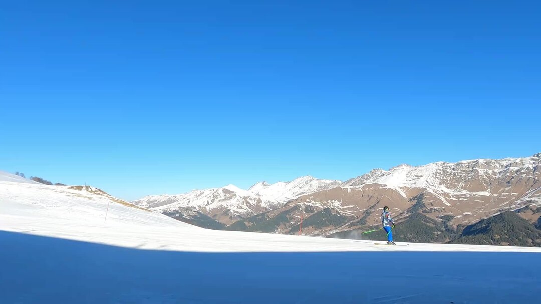 Северный склон крутой. Холм с крутым южным склоном. Относительная высота холма. Северный склон крутой. Северный склон крутой.