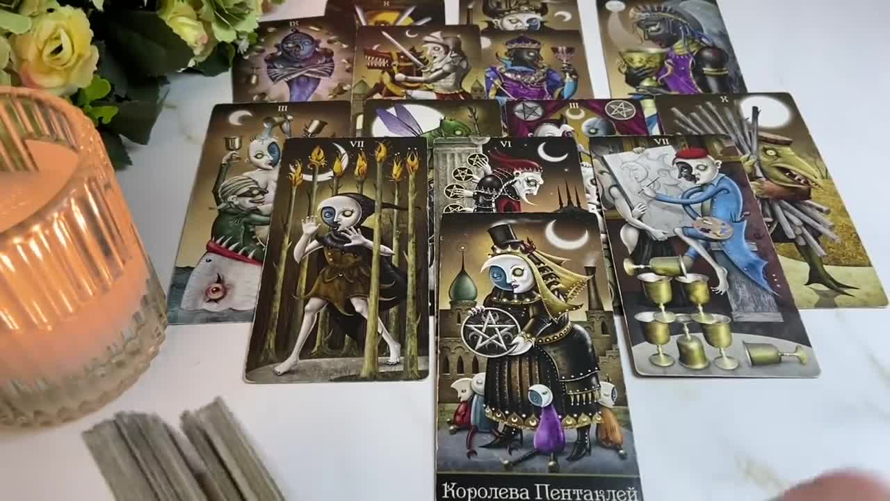 Прямой эфир таро. Мужчина на пороге таро. Таро он обо мне сейчас. Гадание что думает обо мне мужчина. Его мысли обо мне сейчас таро.