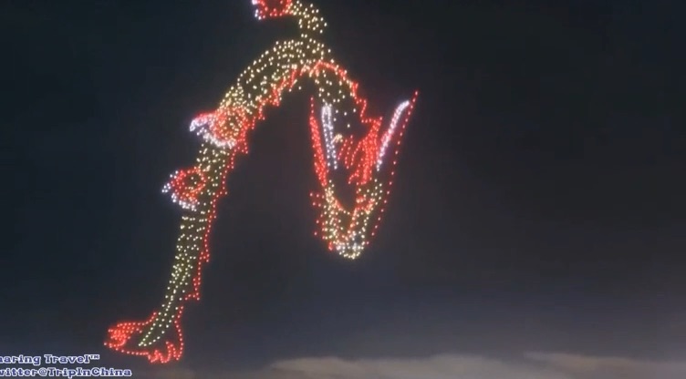 Геоскан шоу дронов. Дракон из дронов. Небесный дракон. Дракон из дронов в китае видео. Световое шоу из дронов в китае.