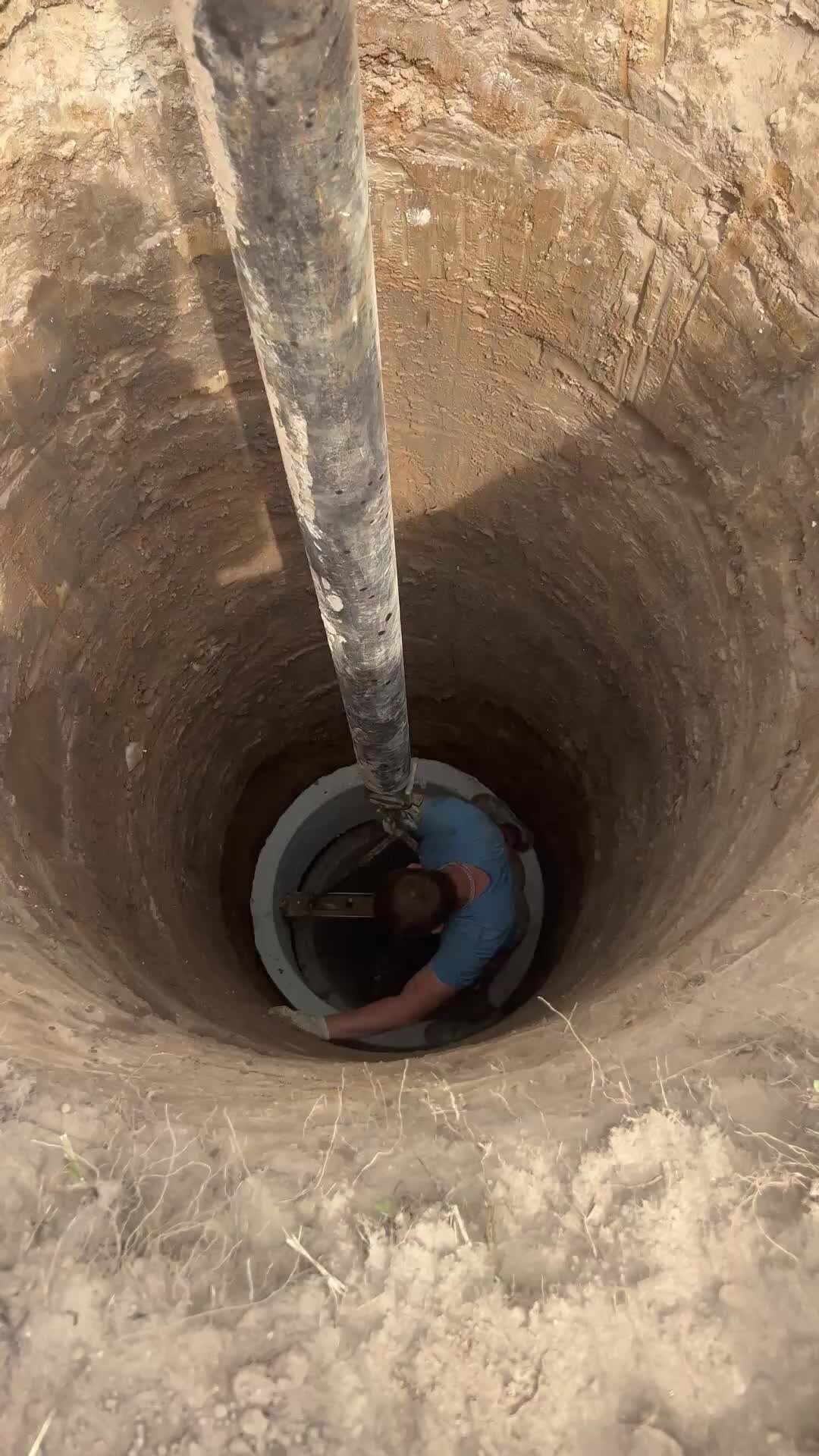 выложить колодец для водопровода. копка колодцев. шахта скважины. крепление шахты колодца. дезинфекция колодцев и воды в колодцах.