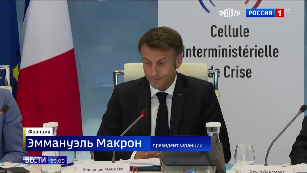 Появилось скандальное видео Макрона: пока по всей Франции беспорядки, он