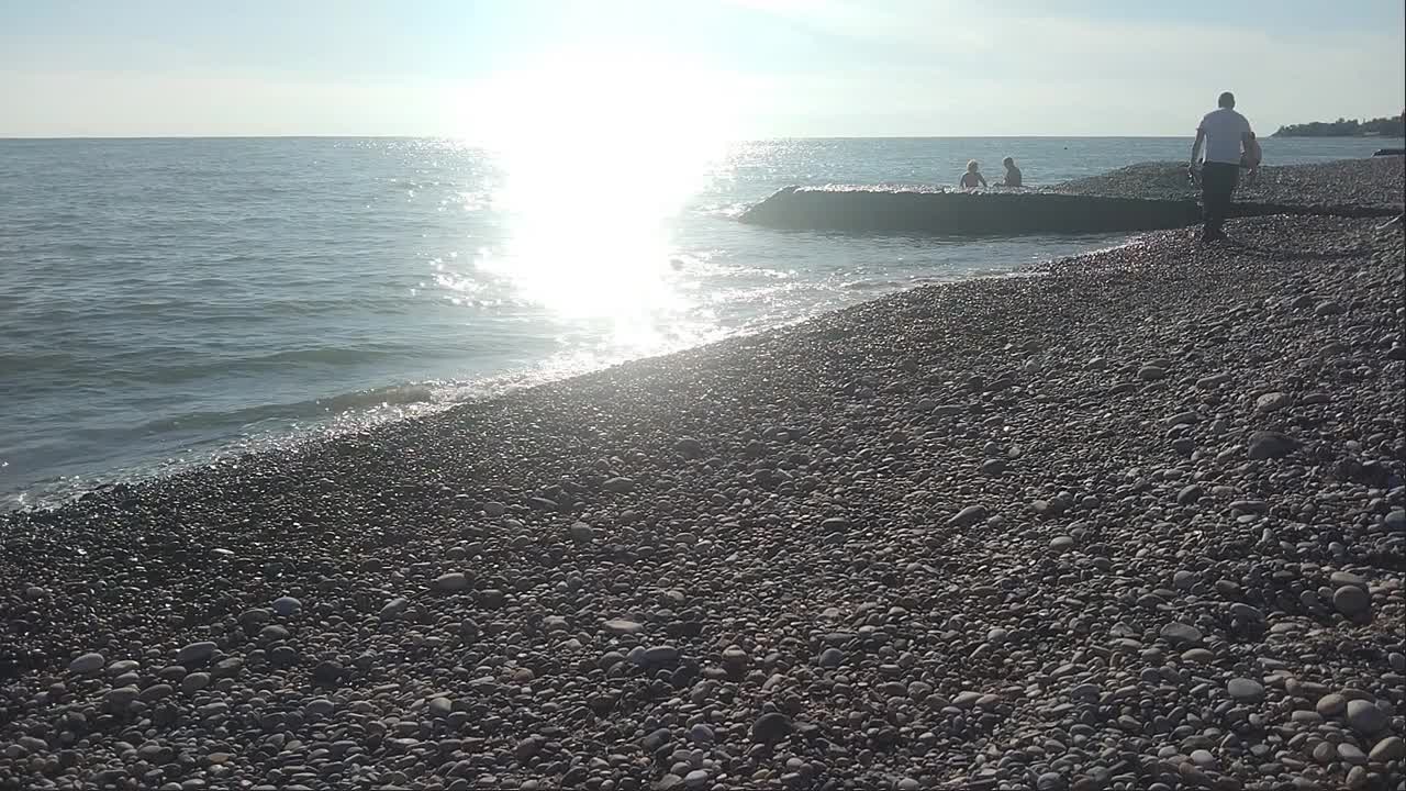 шторм в новом афоне сегодня. шторм в новом афоне сегодня. шторм в новом афоне сегодня. новый афон пляж. шторм в гагре.