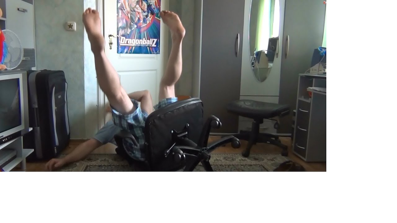 мужик упал со стула. стул для школьника качающийся. человек падает со стула. человек упавший со стула. человек падает со стула.