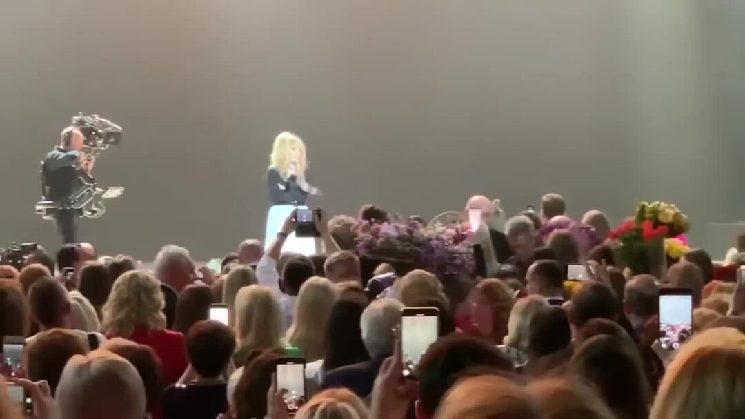 На землю выпала. Концерт. Пугачева 2019. Алла Пугачева на землю выпала роса. Концерт Дубцовой в Казахстане.