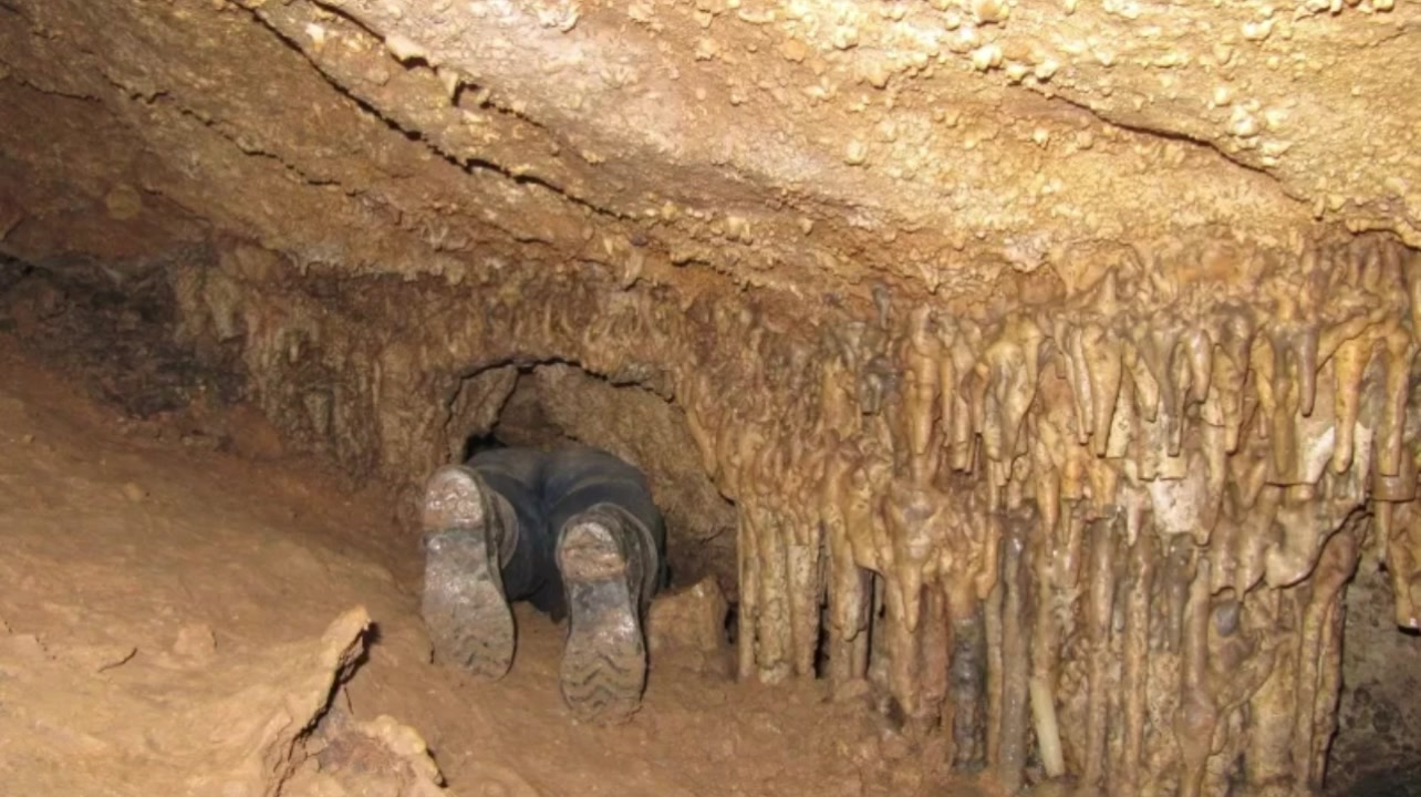 Пещера черного дьявола в хакасии. Пещера дьявола в хакасии. Гора кашкулак хакасия. Хакасия кашкулак пещера черного дьявола. Кашкулакская пещера (пещера черного дьявола).