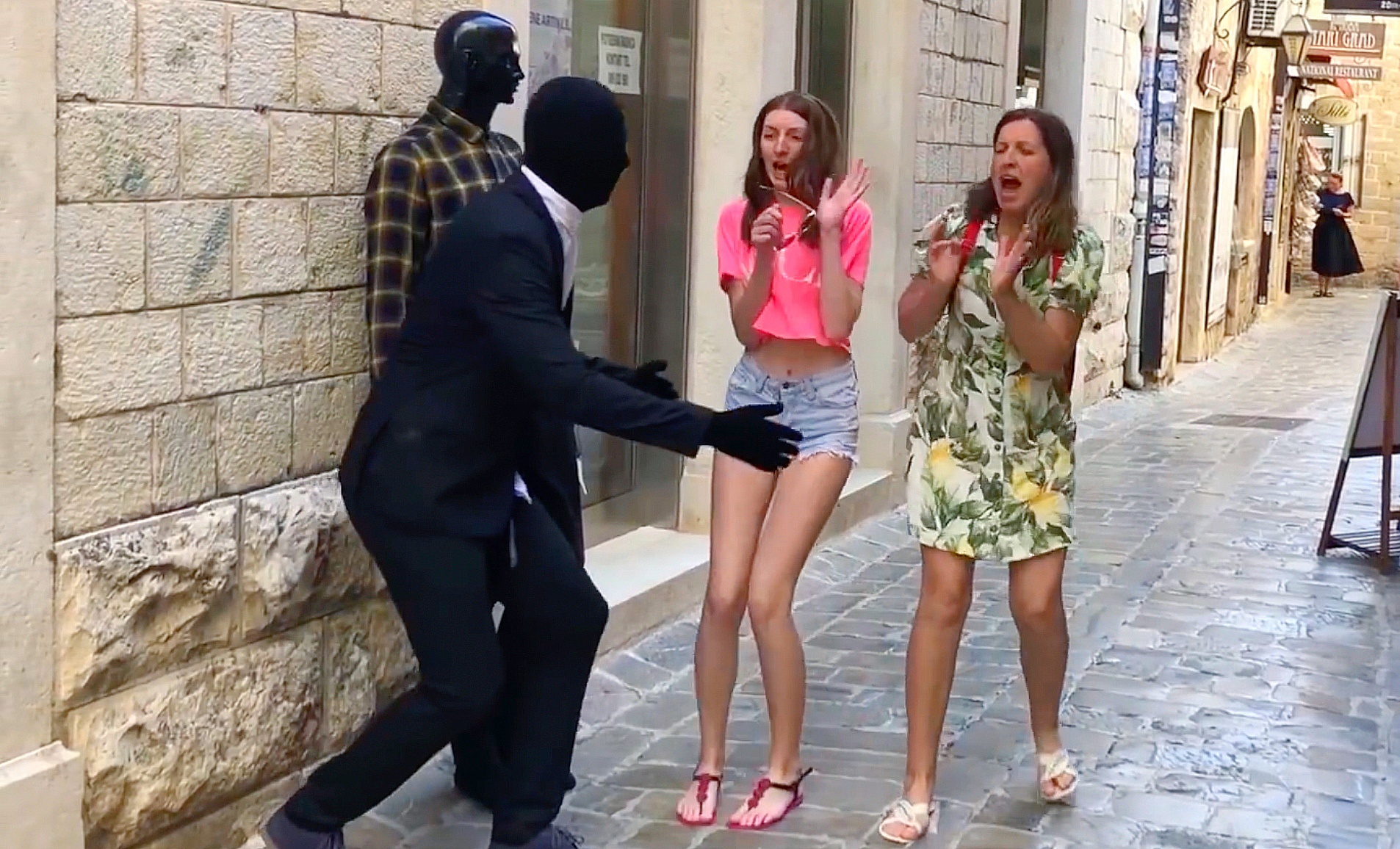 Пранк девушка знакомится. Пранк над девушкой в пальто. Настенька ананастенька. Моя девушка пранк. Фото для пранка над девушкой.