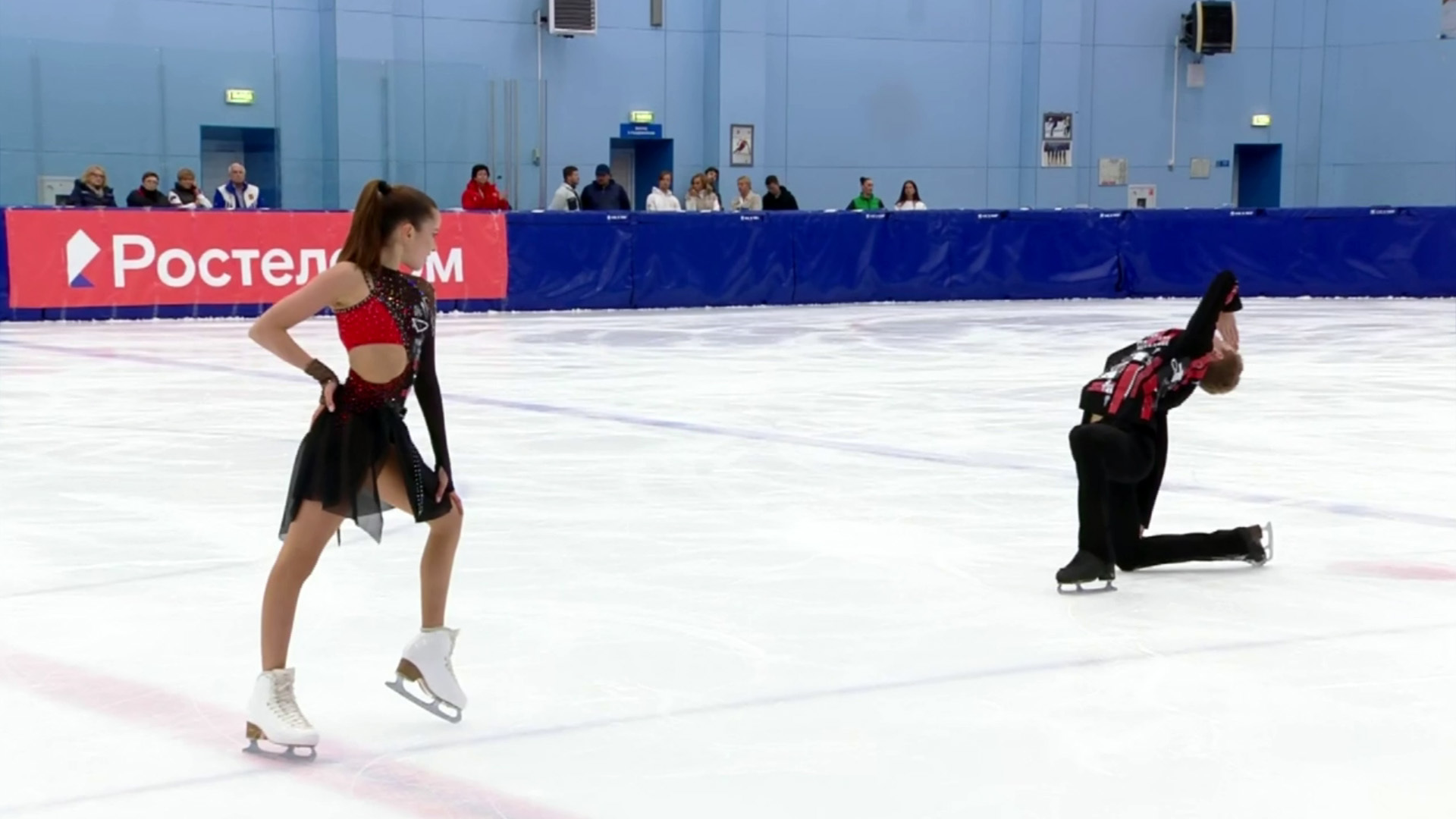 Алиса двоеглазова произвольная программа. Фигуристы девушки. Соревнования по фигурному катанию. Кубок юниоров по фигурному катанию 2023. Фигурное катание пары.