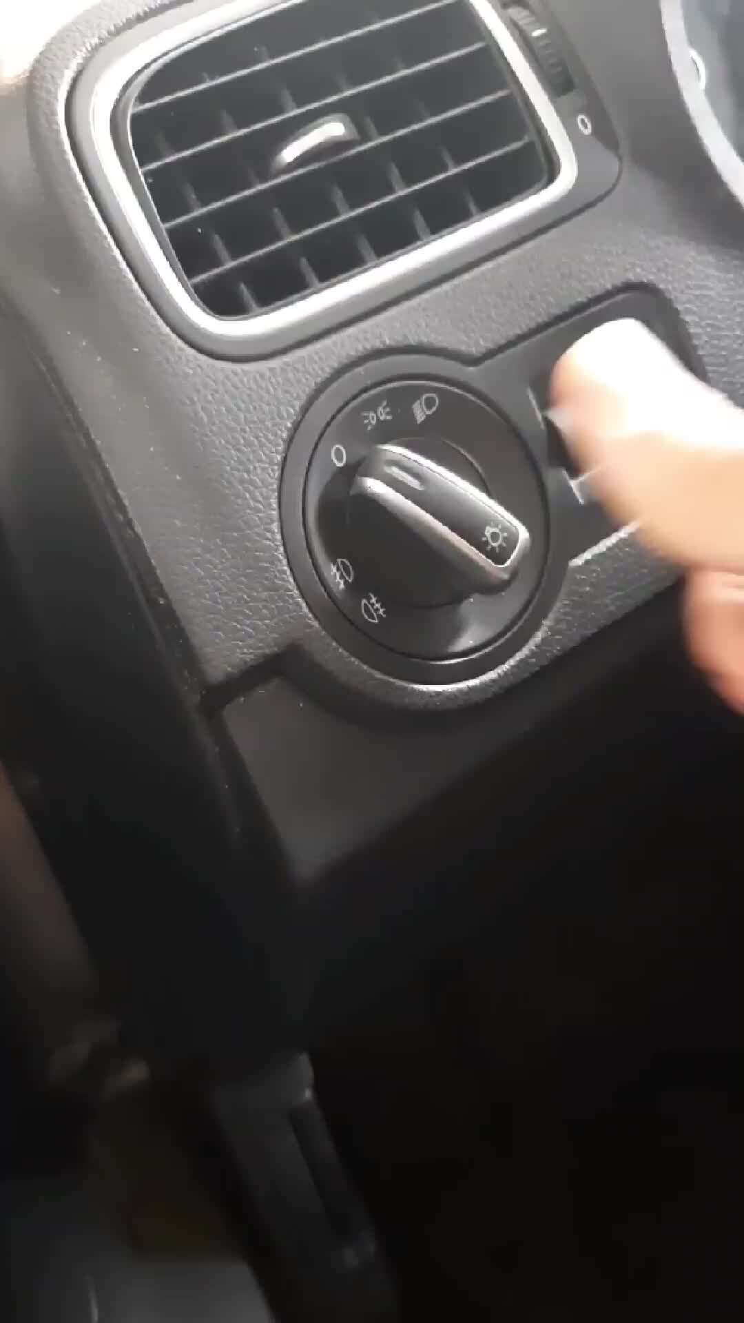 Как снять переключатель света на фольксваген поло Купить б/у Volkswagen Polo V Рестайлинг 1.6 MT (90 л.с.) бензин механика в Москв