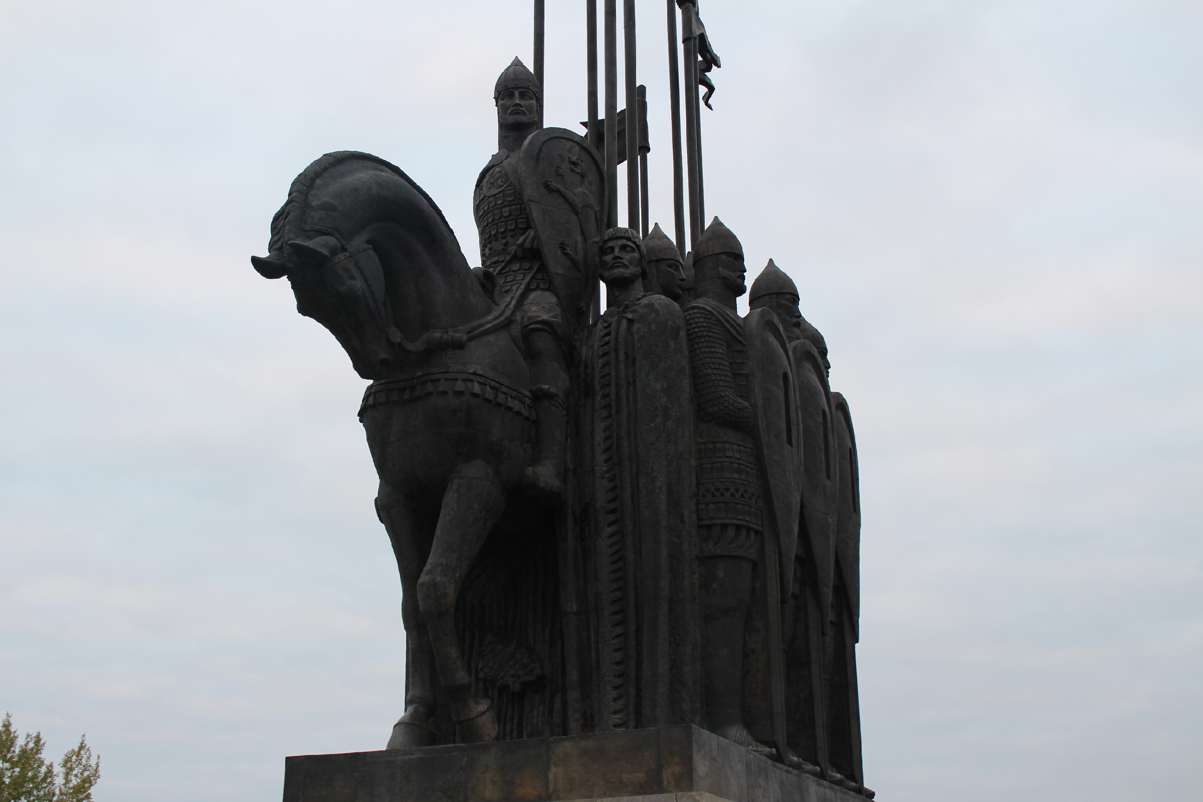 памятник александру невскому в пскове. памятник александра невского в москве. александр невский памятник алексея щитова. памятник в пскове александра невского. памятник александру невскому в нижнем новгороде 2021.