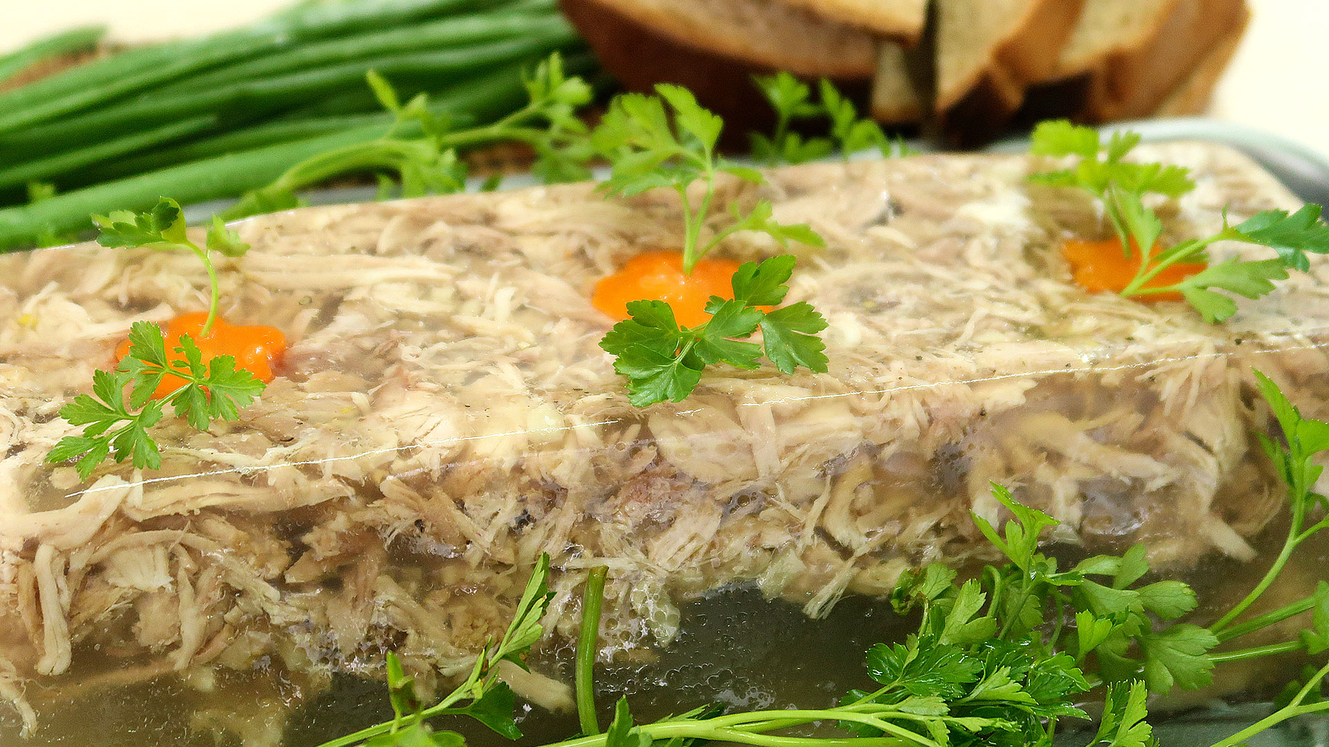 заливное из курицы. холодец из индейки. прозрачный холодец из свиных ножек и курицы. холодец в монетке. холодец из свинины.