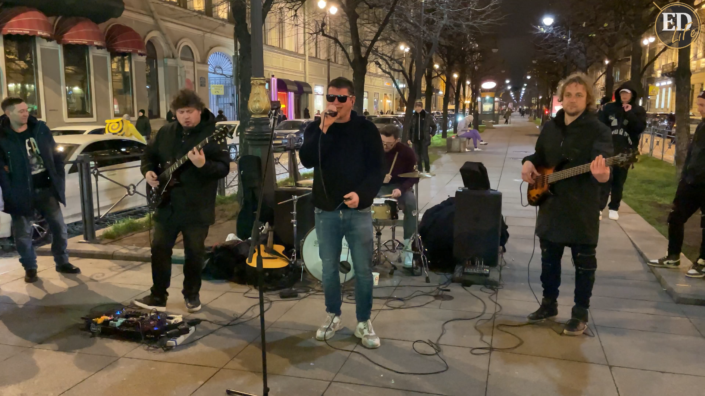 музыкант видео. музыкант видео. уличные певцы и музыканты. липецк дмитрий морозов уличный музыкант. музыкант видео.