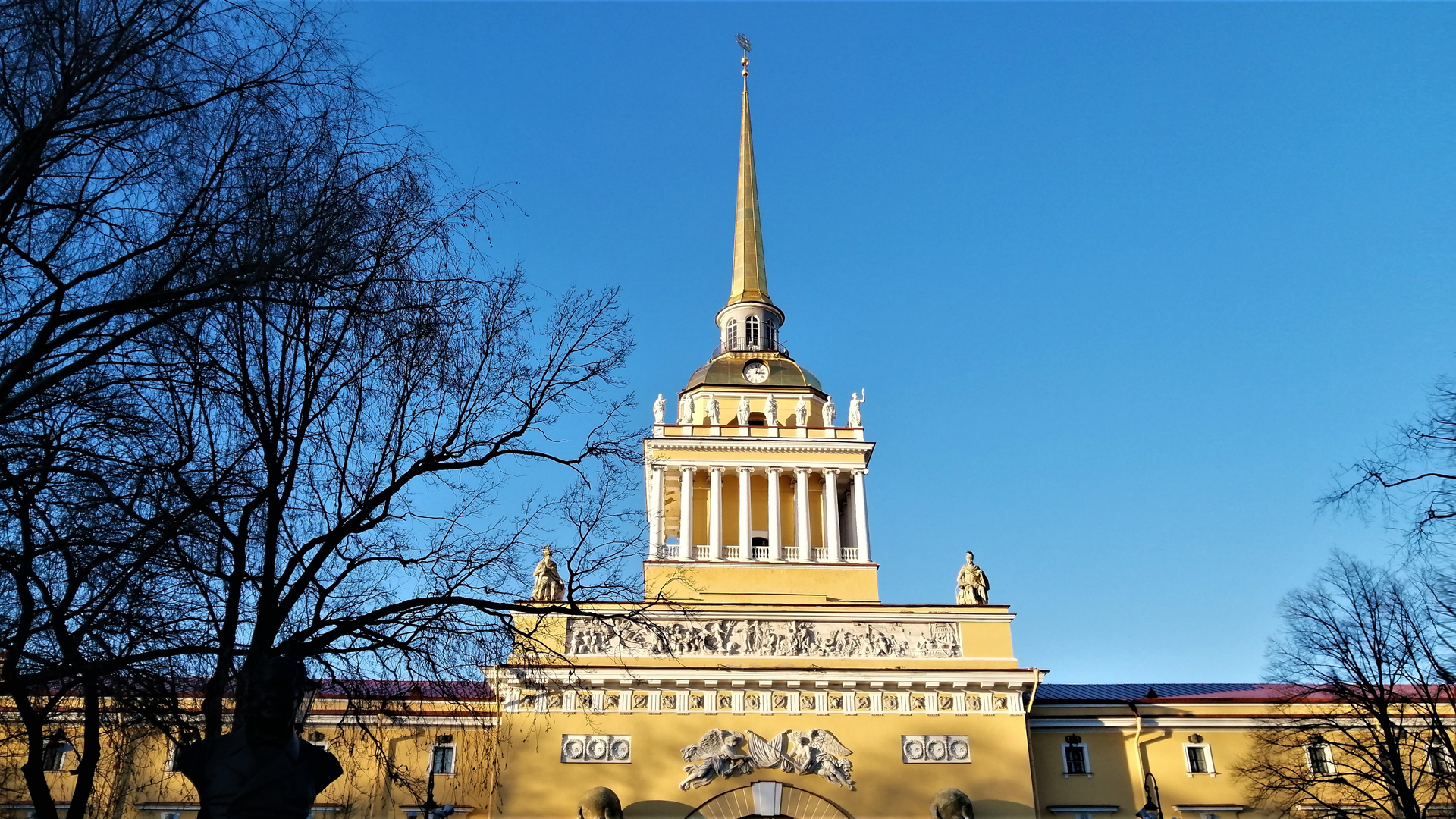 памятник пржевальскому в санкт петербурге напротив адмиралтейства