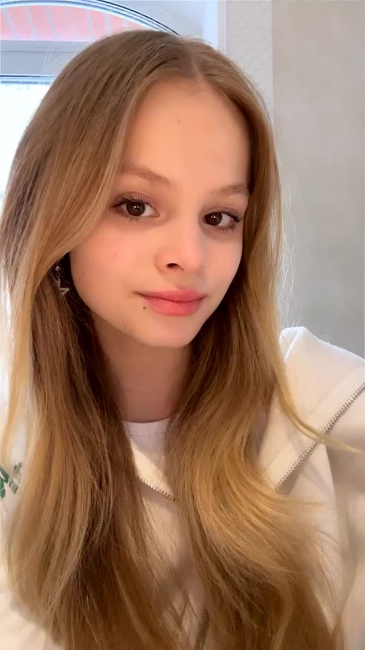 Фото миланы с телефоном MILANA STAR КОНКУРС! СМОТРИ ОПИСАНИЕ Дзен