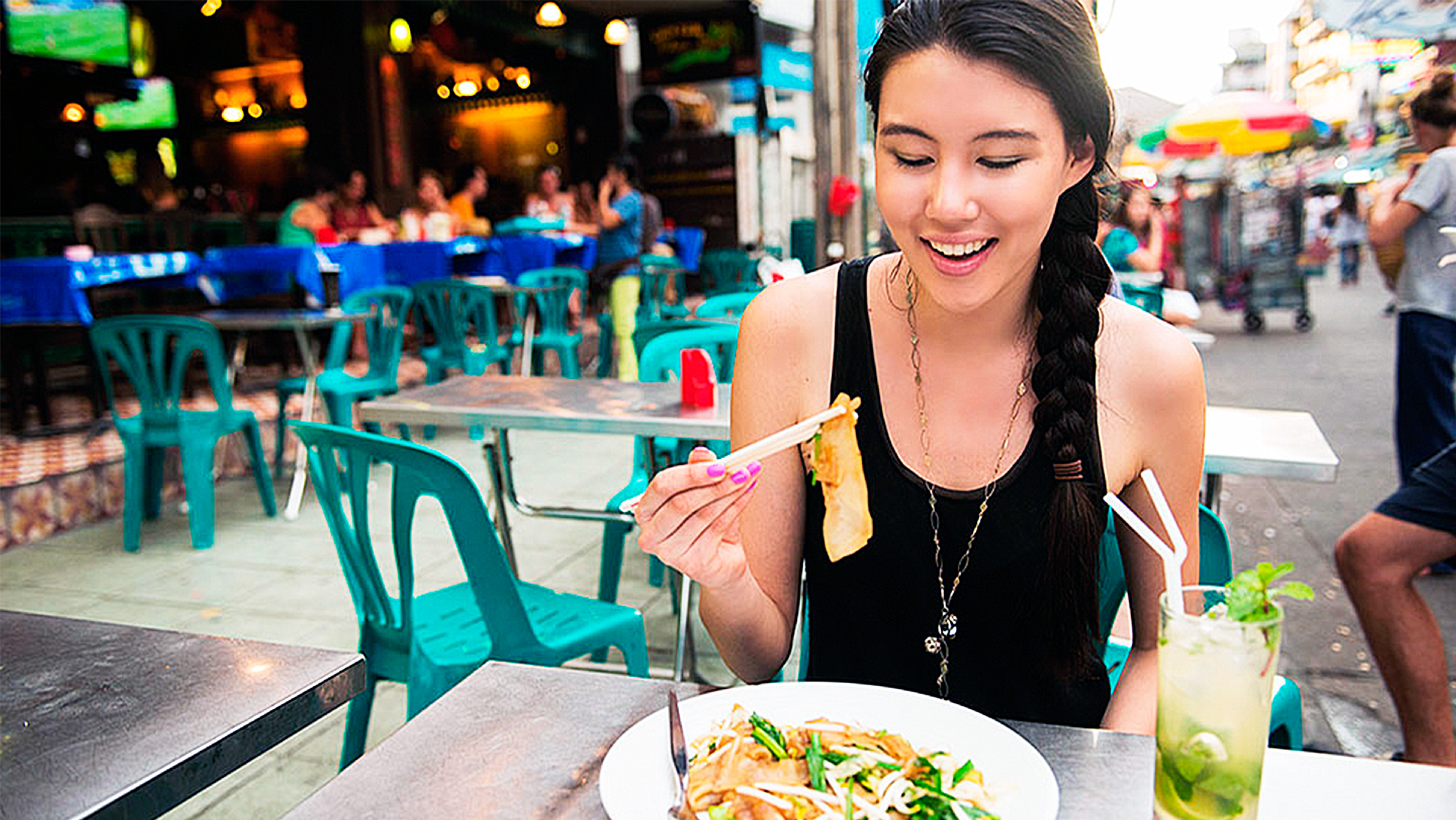 Тайланд можно ехать. Стрит фуд Тайланд. Тайланд еда на улице. Тайская уличная еда. Тайская еда на улице.