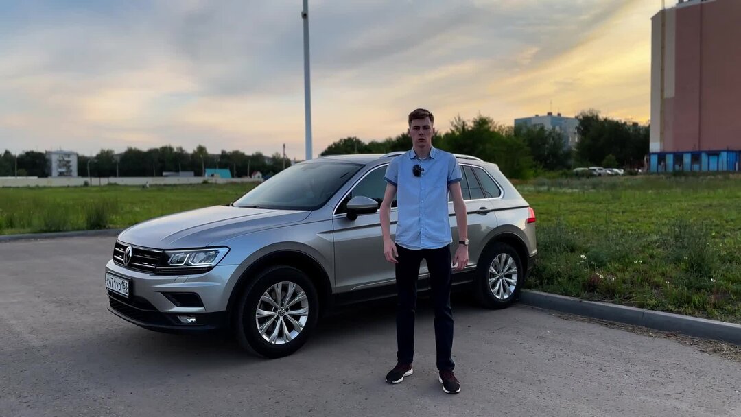 Skoda Kodiaq в салоне с бантом